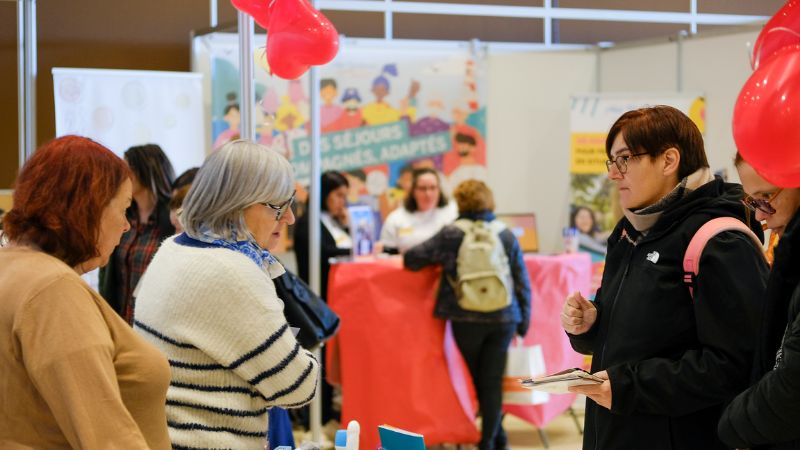 visiteurs et exposants lors des Journées de l'Autonomie de Clermont-Ferrand